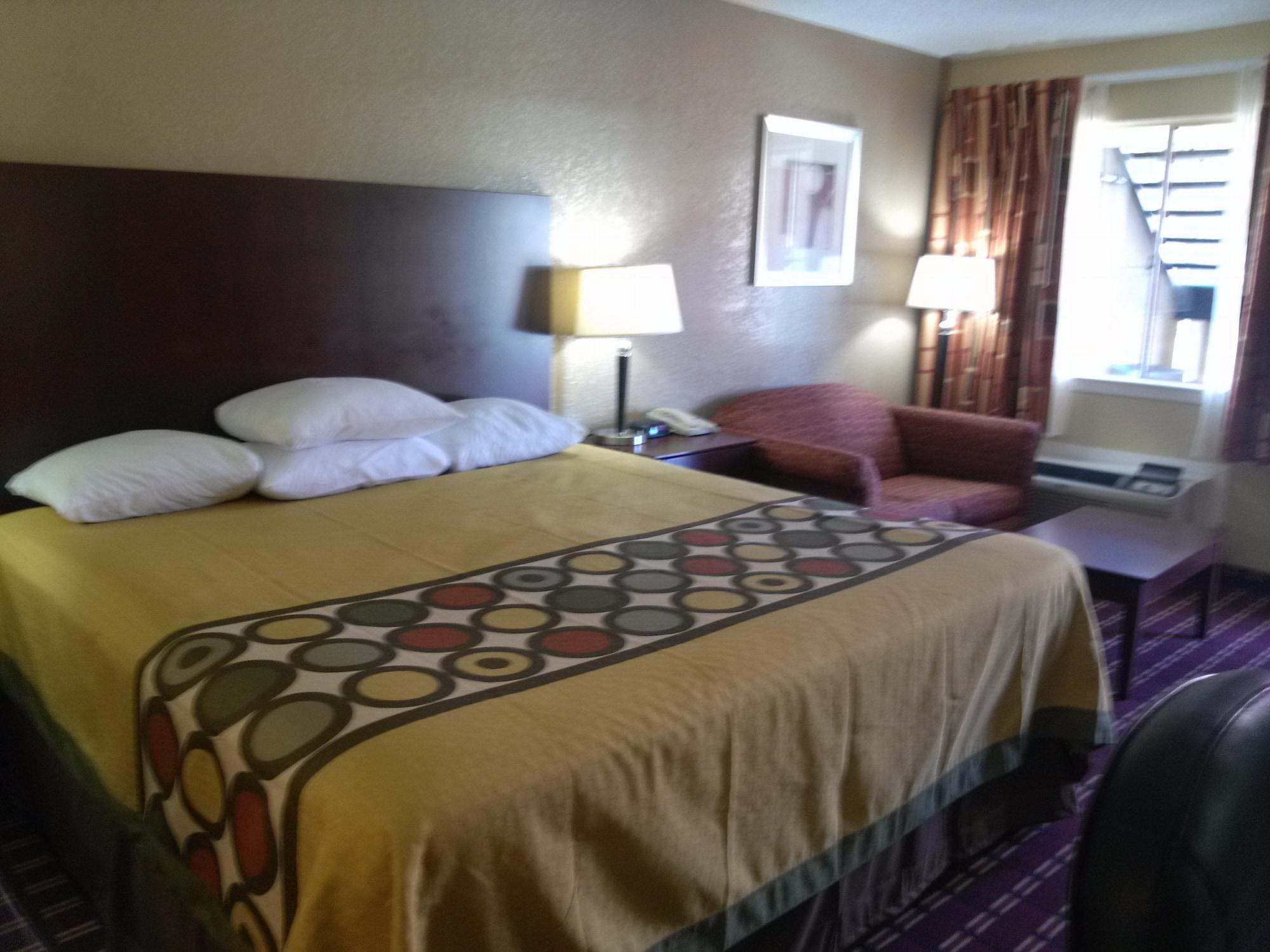 Super 8 By Wyndham Kerrville Tx Bagian luar foto