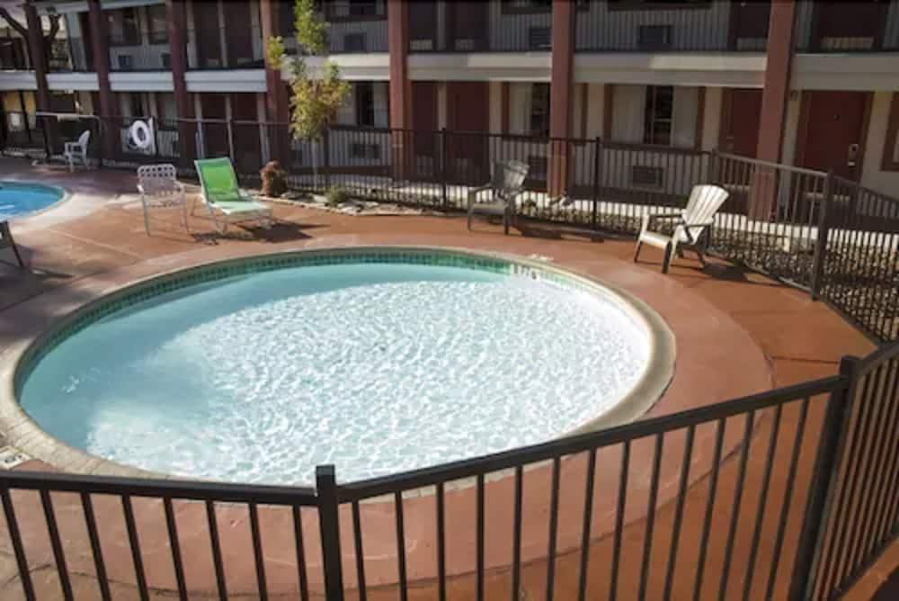 Super 8 By Wyndham Kerrville Tx Bagian luar foto