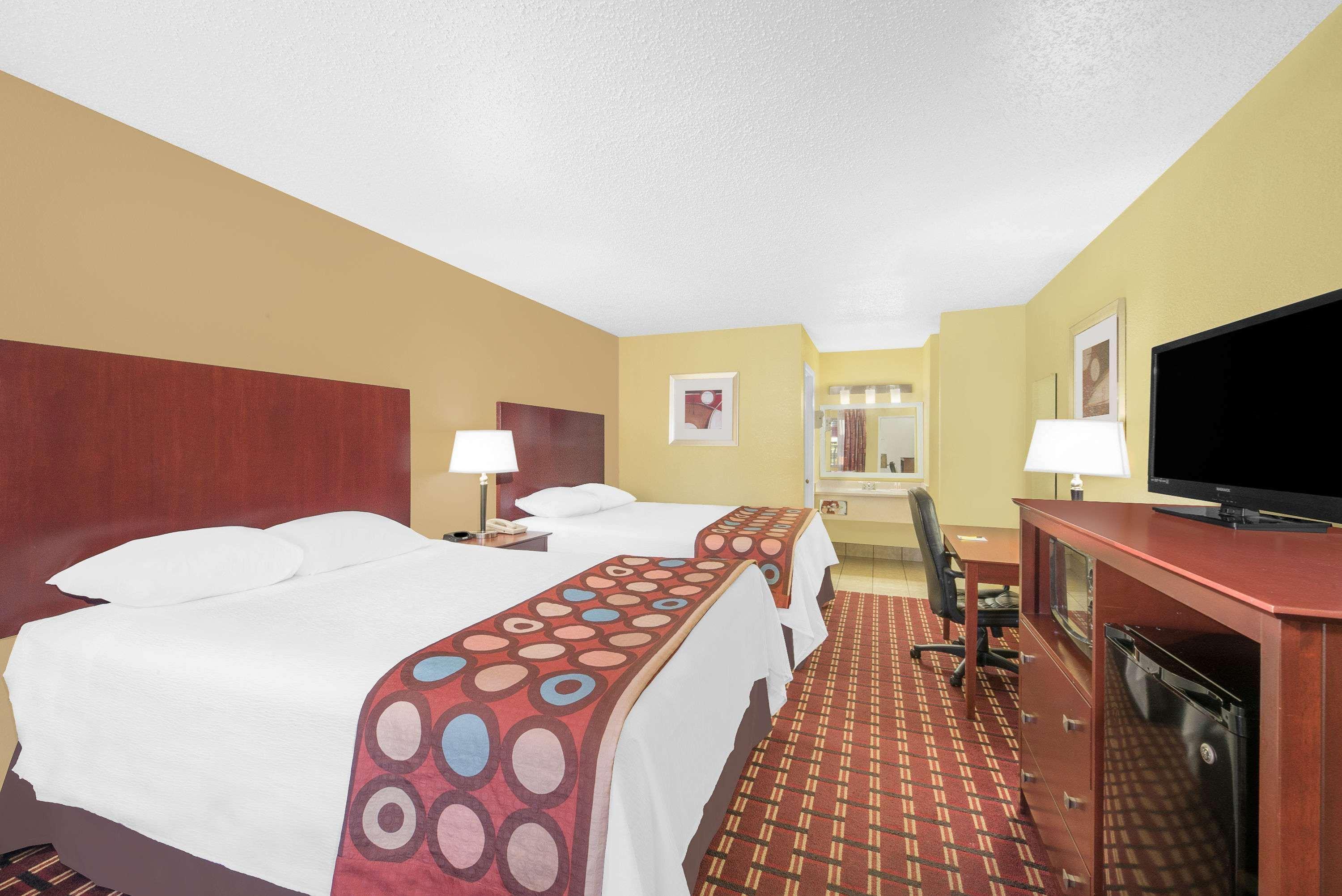 Super 8 By Wyndham Kerrville Tx Bagian luar foto