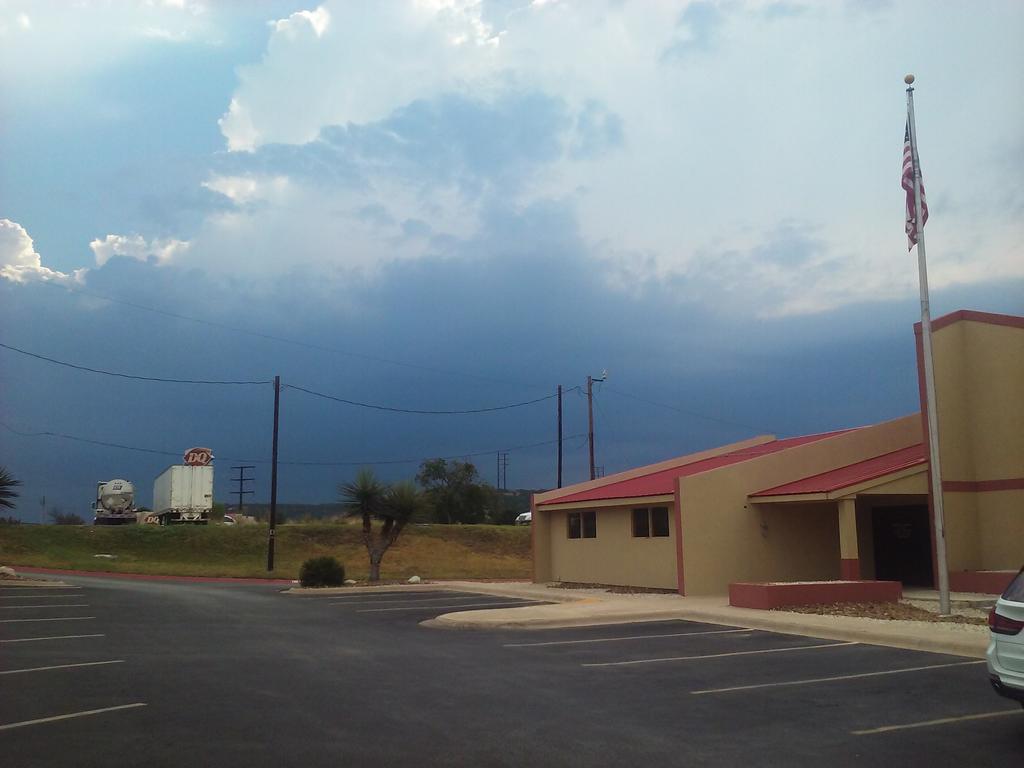 Super 8 By Wyndham Kerrville Tx Bagian luar foto