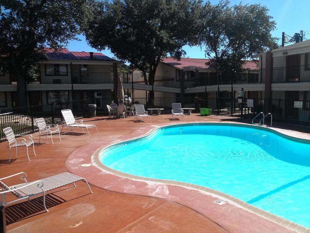 Super 8 By Wyndham Kerrville Tx Bagian luar foto